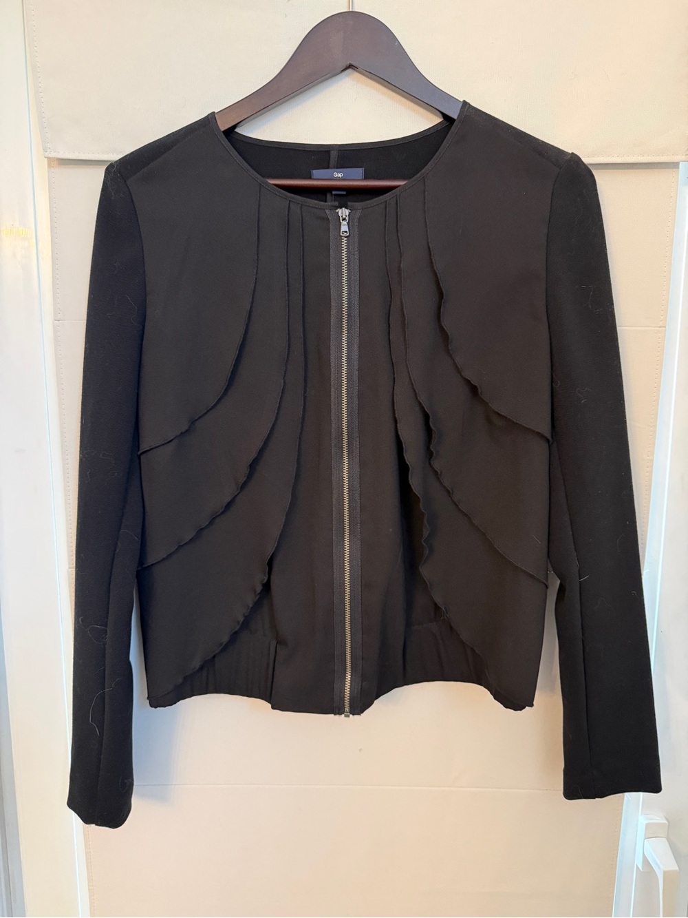 Gap - Chic Black Ruffle Zip-Front Jacket